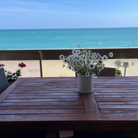 Acogedor Y Amplio Apartamento Familiar A Pie De Playa Calafell Eksteriør billede