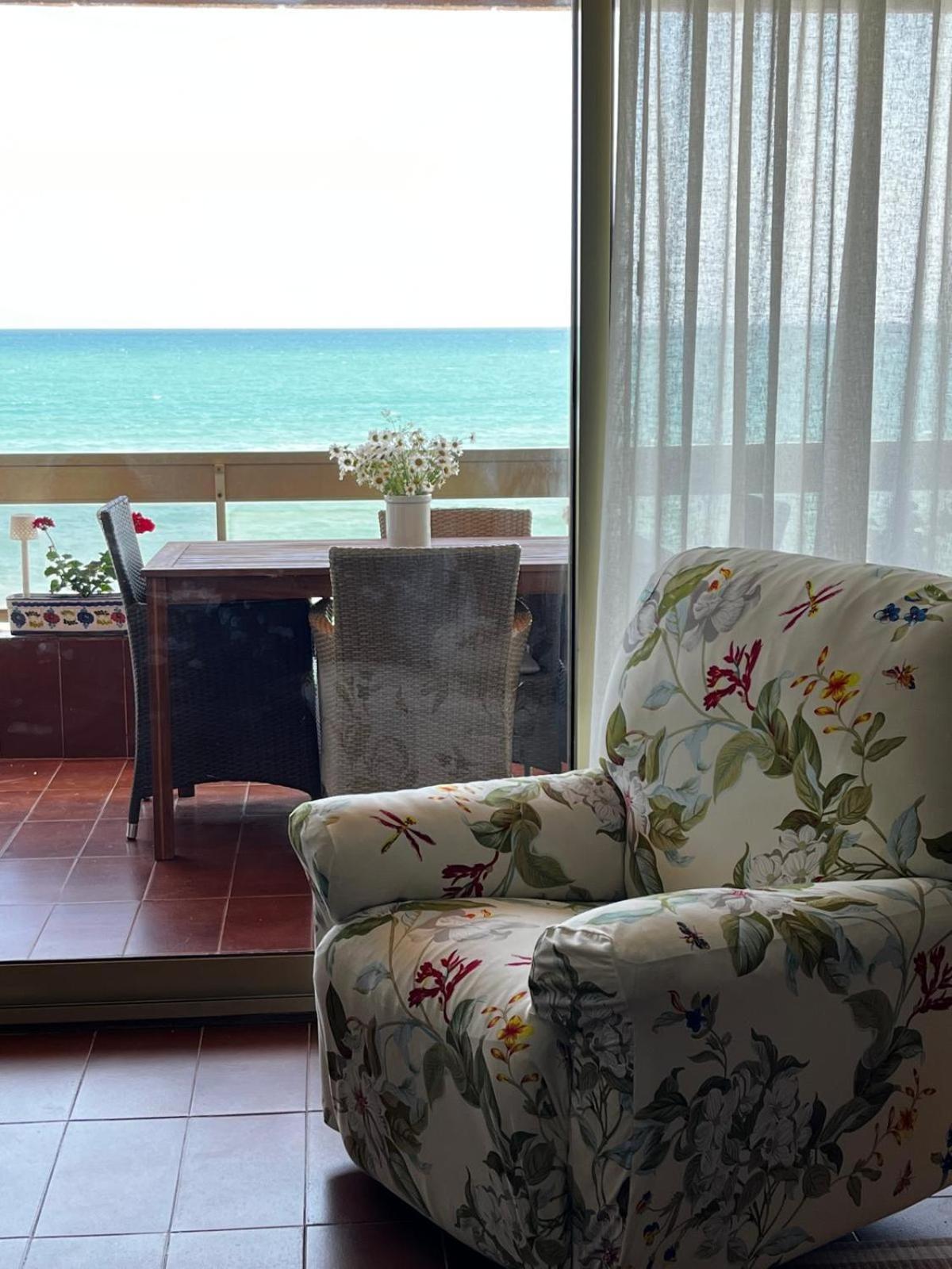 Acogedor Y Amplio Apartamento Familiar A Pie De Playa Calafell Eksteriør billede