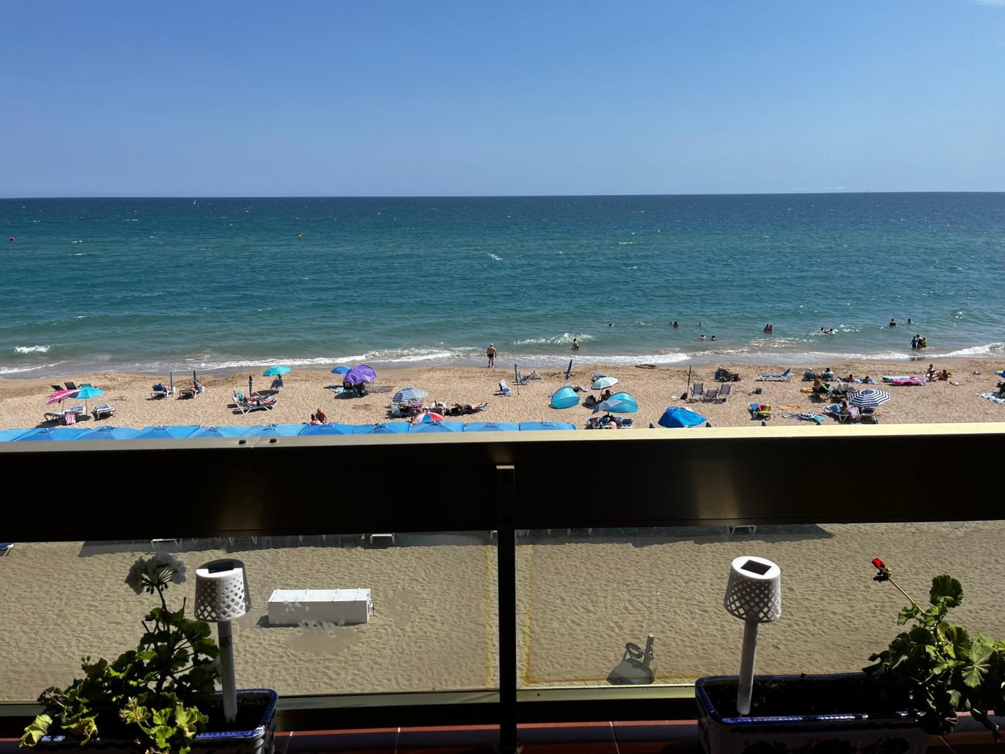 Acogedor Y Amplio Apartamento Familiar A Pie De Playa Calafell Eksteriør billede
