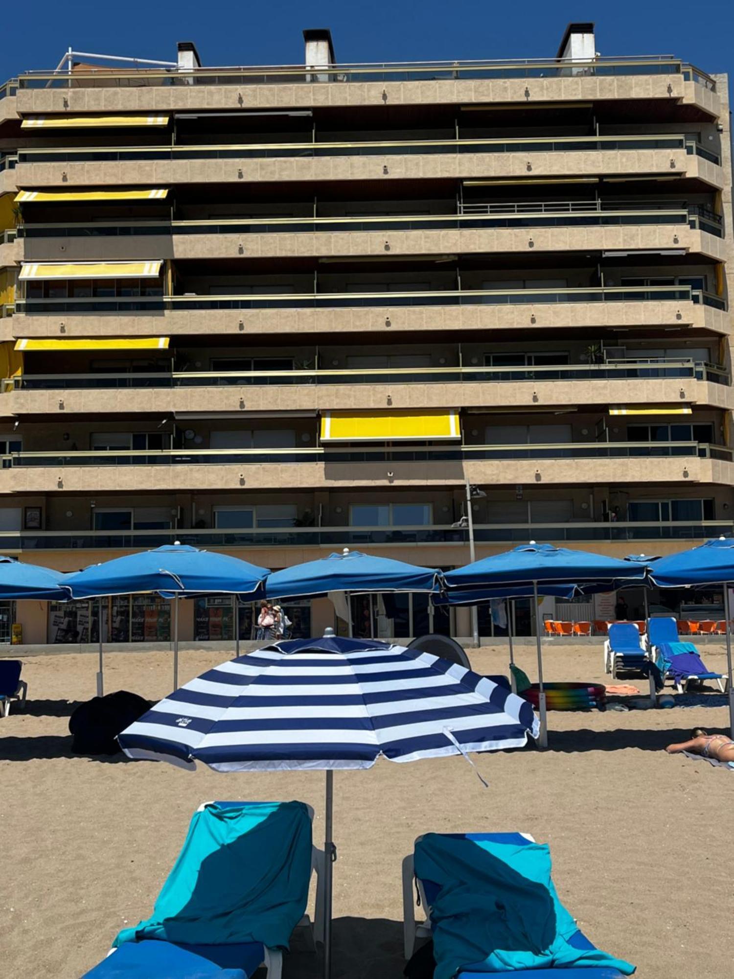 Acogedor Y Amplio Apartamento Familiar A Pie De Playa Calafell Eksteriør billede